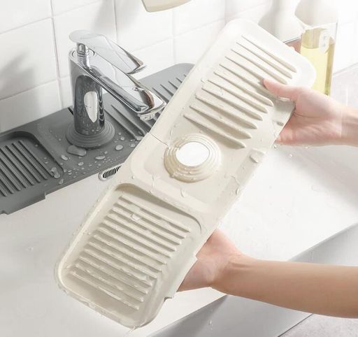 シリコン製蛇口ハンドル用ドリップキャッチャートレイ、キッチン水栓用吸水マットソープホルダー、37x14cmの浴室大型シンクの蛇口スプラッシュガード、ベージュ画像