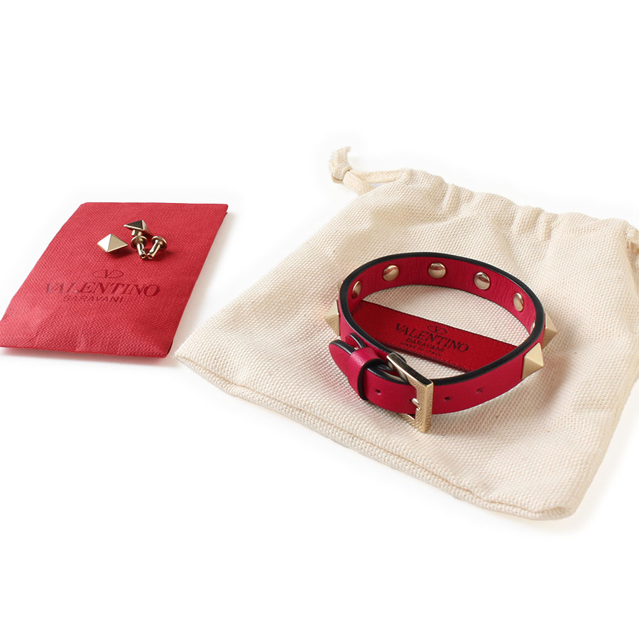 【極美品】Valentino Garavani ヴァレンティノ・ガラヴァーニ ロックスタッズ レザー ブレスレット バングル ショッキングピンク イタリア製｜FLORA CLOSET