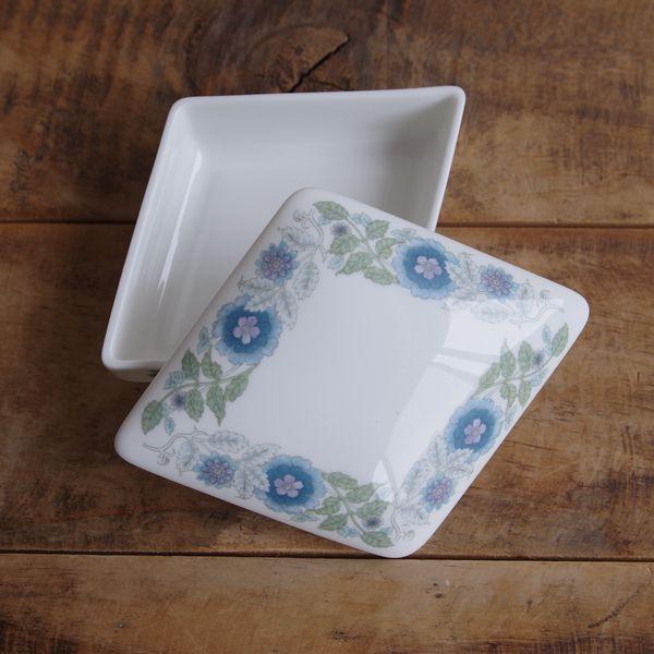 WEDGEWOOD クリオ 花柄 ラウンドボックス（丸形・小物入れ） 楽天市場】【ウエッジウッド】クリオ 花柄 ラウンドボックス（丸形