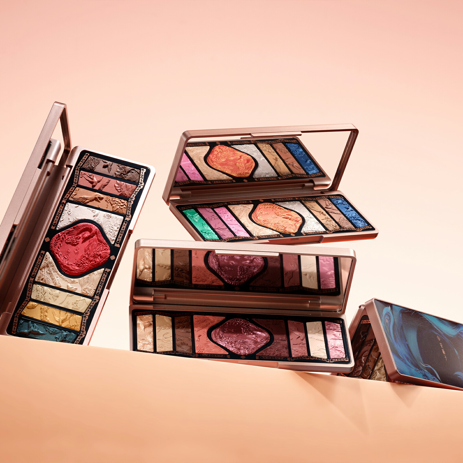 花西子 makeup palette メイクアップバレット　⭐︎新品未使用品⭐︎ 百鳥朝鳳 アイシャドウパレット / 花西子(パウダーアイシャドウ