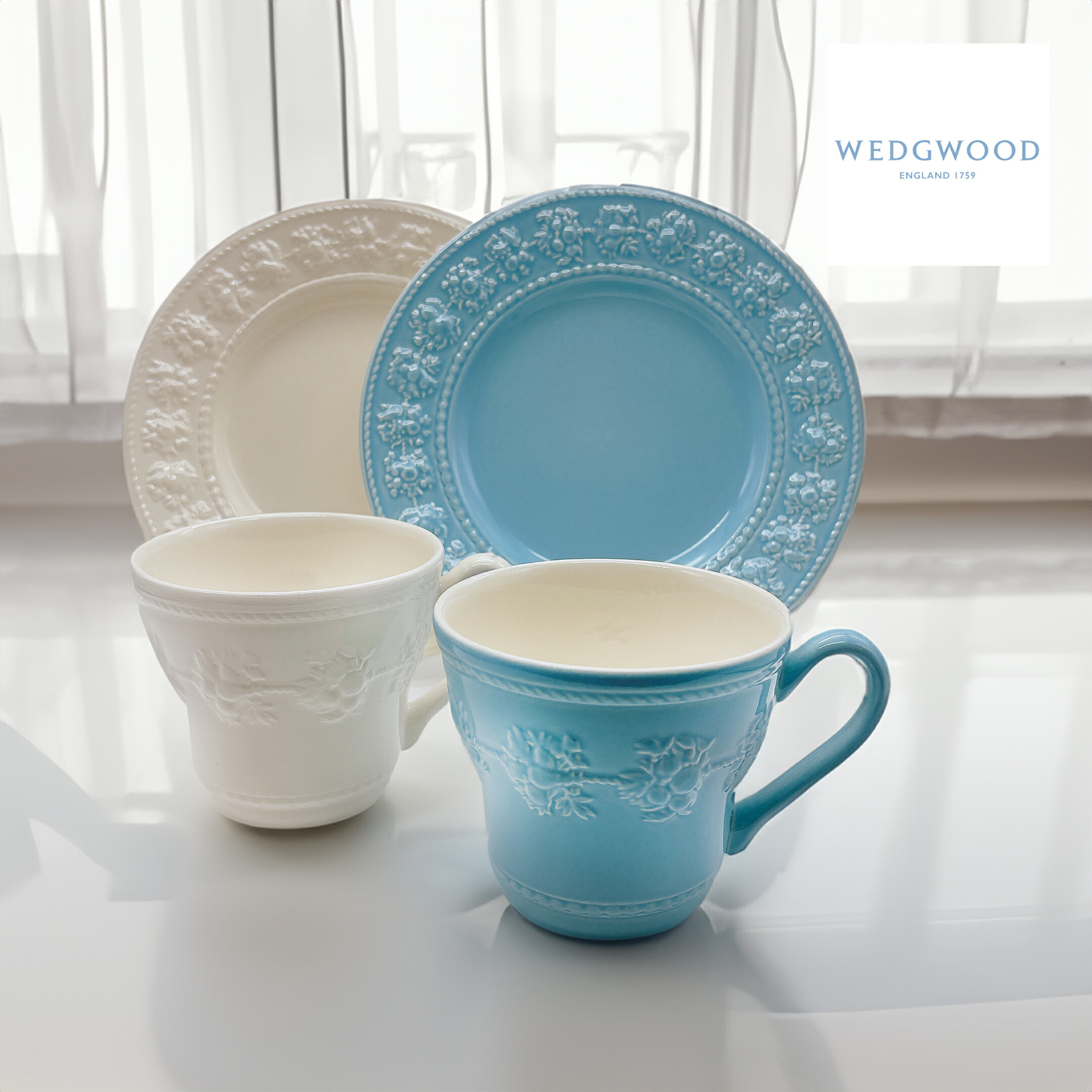 ありの実名入れ無料 Wedgwood４点仕掛ける フェスティビティ 一皿２枚マグカップペア一緒になる祝賀会 食器仕掛ける 差し上げ物 差し上げ物 ウェッジウッド  フェスティビティ マグカップ 300竓(白いこと ＆青色)一皿 ありの実  差し上げ物 差し上げ物 一緒になる祝賀会 儀式用 内祝い