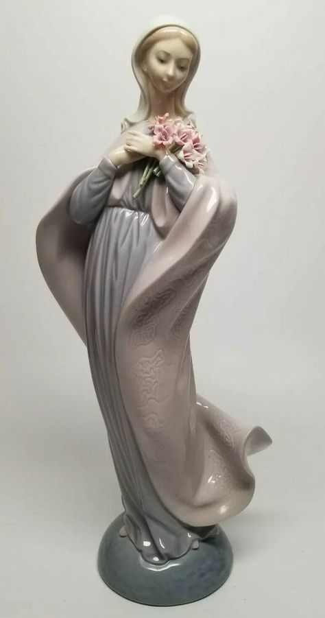 リヤドロ LLADRO 花を持つマリア 5171 【結婚祝】【出産祝】【退職祝】【引越祝】【還暦祝】【記念品】