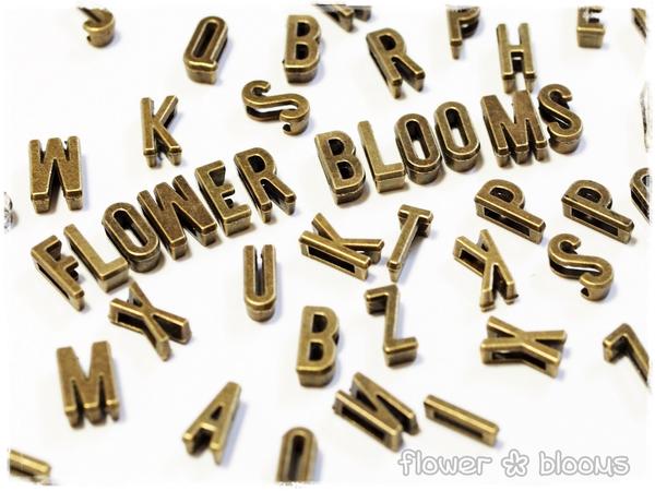 楽天市場】ビーズ アルファベット（幅広穴） 真鍮古美 1.5〜7mm×10mm A