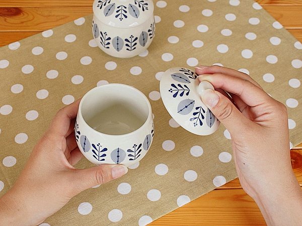 楽天市場 北欧風 リーフ ぽってり可愛い茶碗蒸し 洋食器 北欧食器 茶碗蒸し 蒸し碗 カフェ風 カフェ食器 業務用 業務用食器 蓋付き スープカップ デザートカップ アウトレット込み 上絵 多治見美濃焼 日本製 ｆｌｏｗｅｒ ｍａｙ
