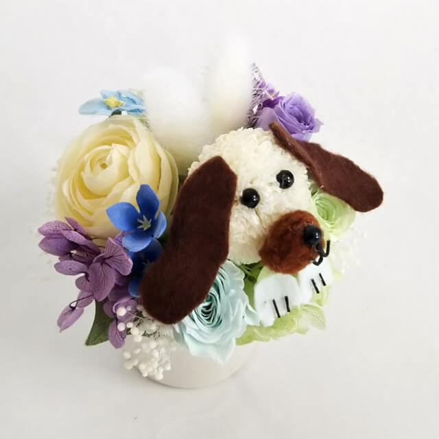 ゴールデンレトリバー犬のプリザーブドフラワーアレンジメント 癒し 誕生日 記念日 お祝 プレゼント 結婚祝い 出産祝い 結婚記念日 退職 ギフト カーネーション お供え お盆 仏花 お悔み 供花 命日 枯れない仏花 犬 イヌ Loeschenart Com