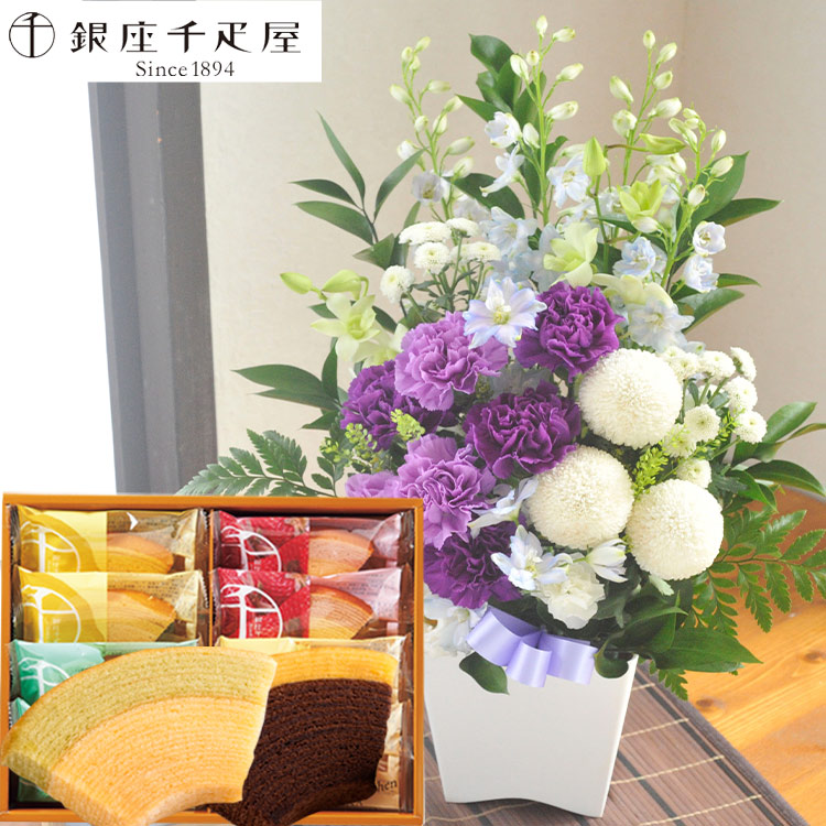 ムーンダストを使ったお供えアレンジメントM＋「銀座千疋屋」フルーツクーヘンセット