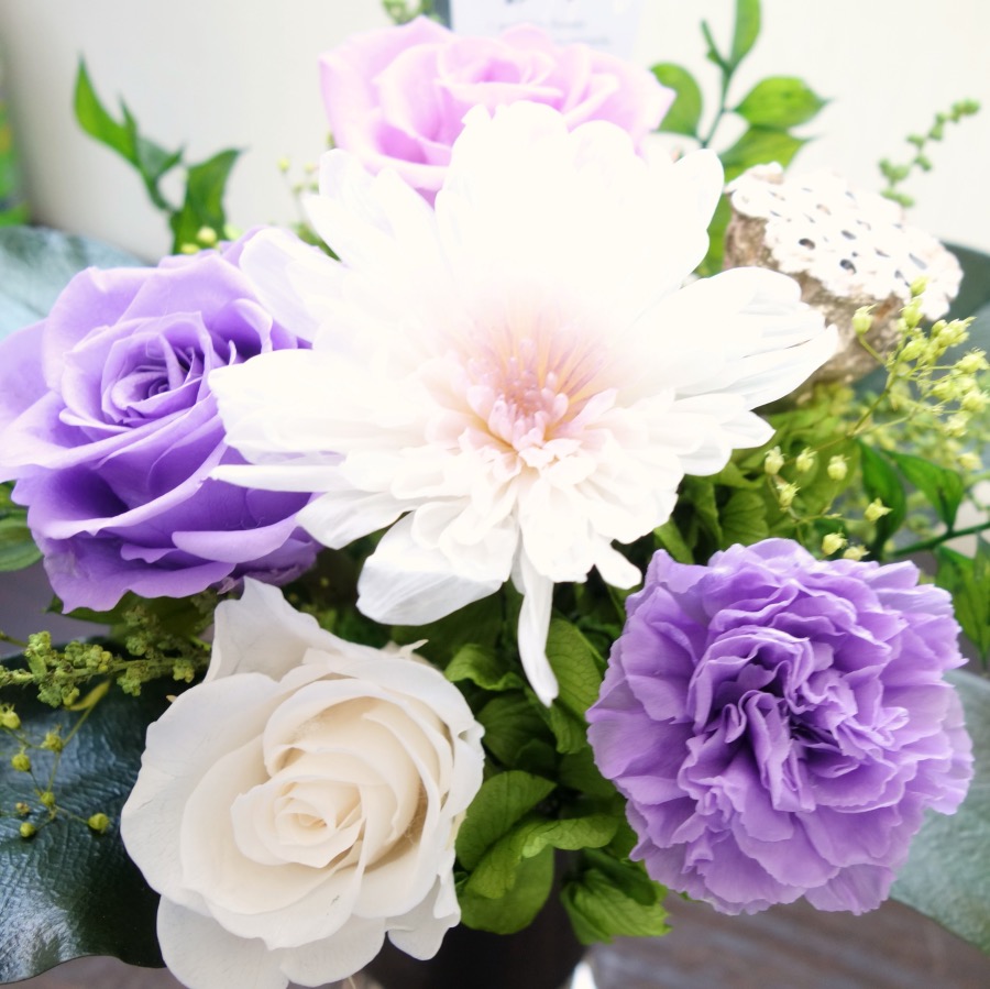 プリザーブドフラワー 仏花 一対 お供え 仏壇 法要 紫 枯れない お供え お悔やみ 葬式 葬儀 四十九日 一周忌 三回忌 七回忌 十三回忌 十七回忌 法事 法要 送料無料 紫光 Schwimmbad Delphine De