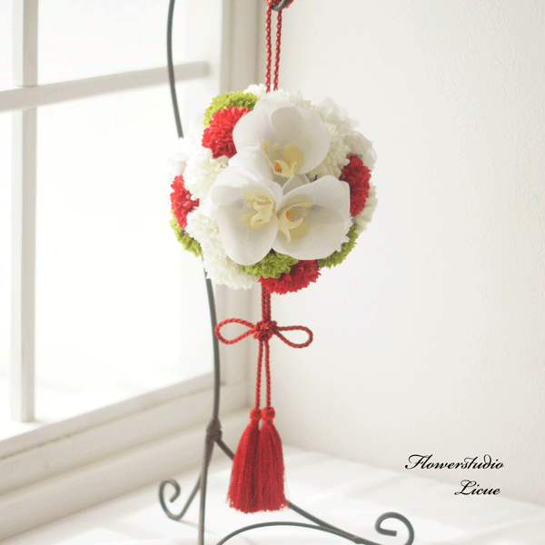 夢見鳥蘭とダリアとマムのどんぶり鉢花束（白赤緑） 和風花束 和装花束 どんぶり鉢花束 前撮り 白無垢 色打掛 地点映画化