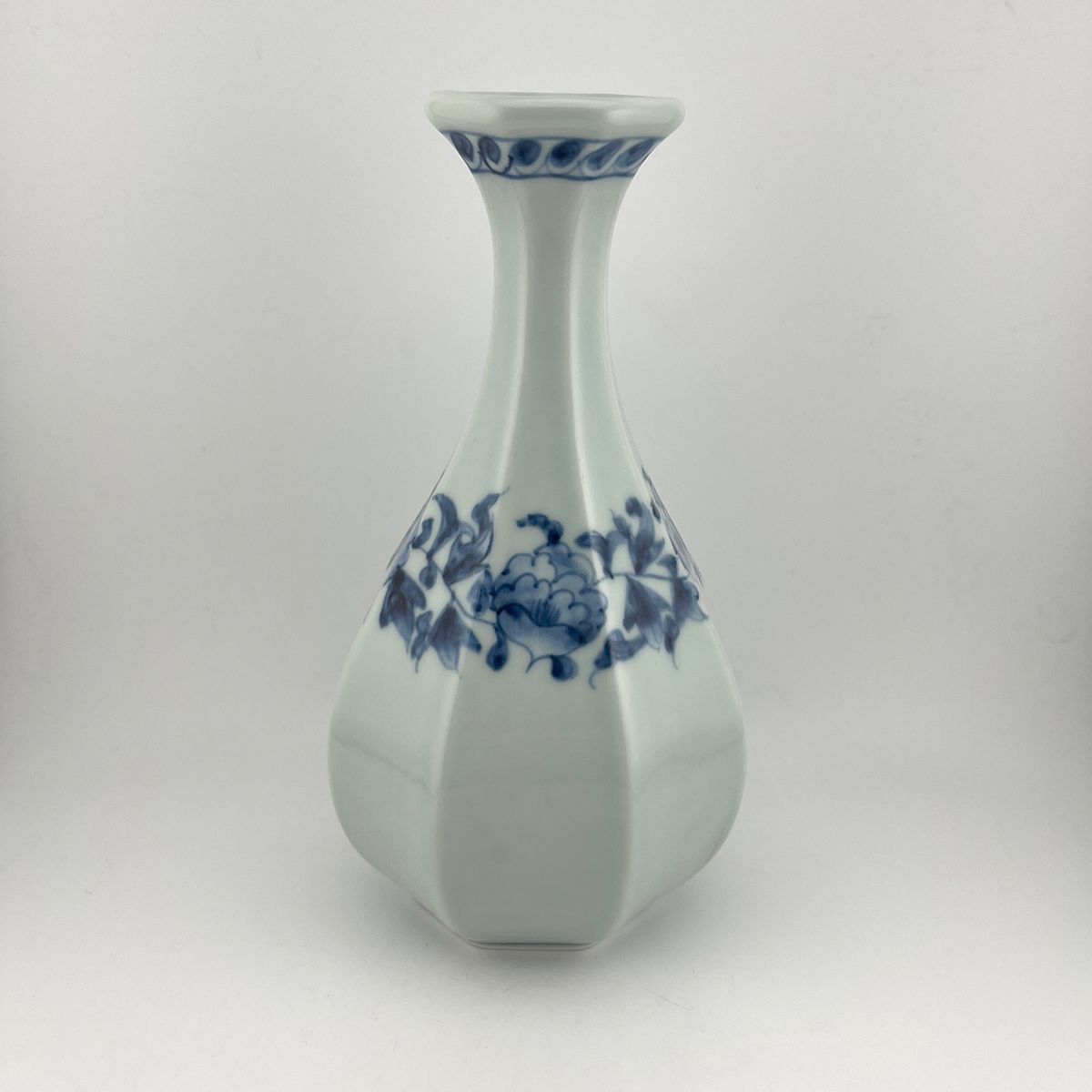 楽天市場】【送料無料】伊万里焼 福型花瓶 牡丹梅（化粧箱付