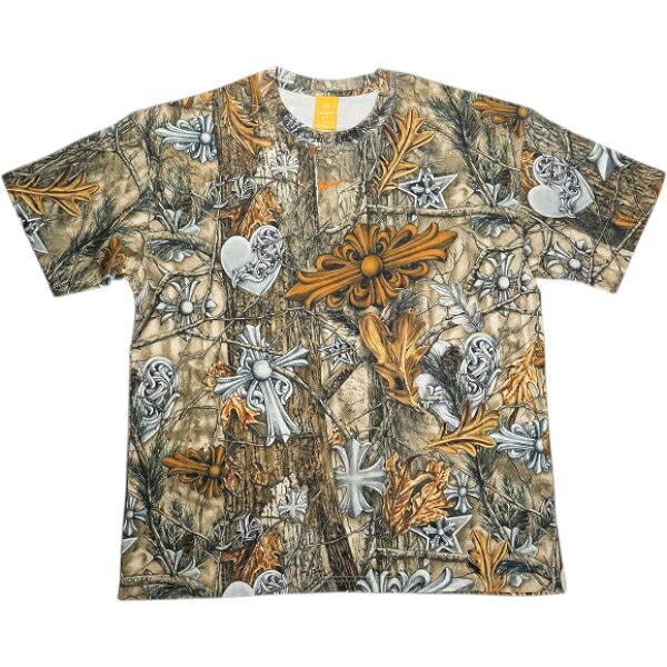 CHROME HEARTS クロム・ハーツ &times;NIKE NOCTA T-SHIRT CH MULTI MOTIF REAL TREE CAMO Tシャツ 茶 Size 【M】 【新古品・未使用品】 30012605｜ブランド古着のフールズジャッジ