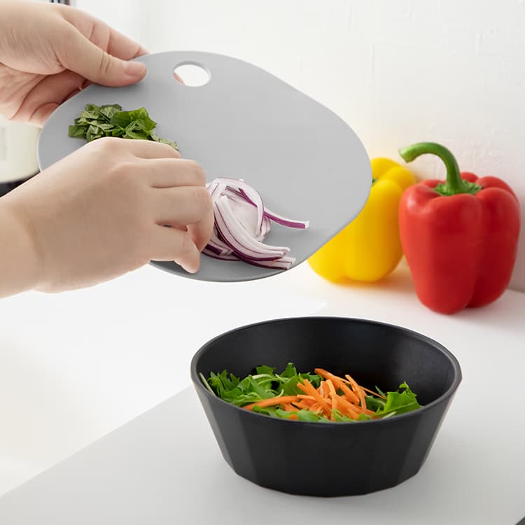 【新增顏色，Nekopos 配送】nikii 砧板（1 件裝和 3 件裝），可機洗，日本製造，輕薄便攜，迷你抗菌，除臭，抗病毒，方形，圓形，NE&NE，帶掛鉤，防滑，時尚可愛，簡約，單件裝，三件裝