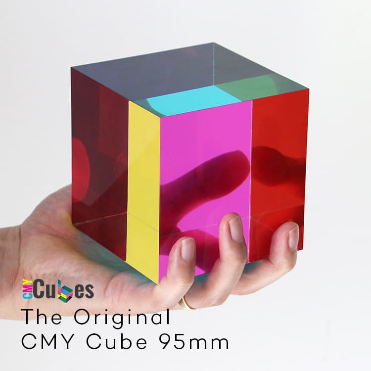 オブジェ The Original CMY Cube 95粍 事あたらしい CMY 正六面体 95粍 CMYcubes 芸術 オブジェ 室内装飾 澄み切った 半澄み切った アクリル樹脂 光 色 真四角 正六面体 派手 飾りつけ 小物 雑貨 今めかしい 分かりやすい 9.5糎 3色 cmyk 色の三原色 差し上げ物 差し上げ物 DETAIL