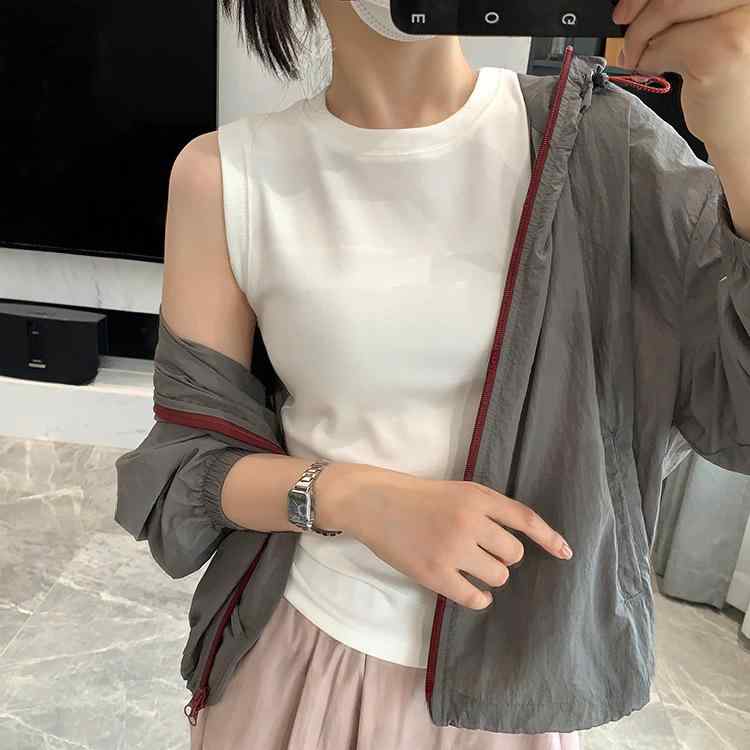 レディース ノースリーブ トップス 純色 丸首 背心 2025 夏季 新作 シンプル 実用的 スリムフィット インナーTシャツ コットン 素材 マイクロストレッチ グレー ホワイト ブラック カラーバリエーション 日韓カジュアル スタイル 気質 優雅 肩