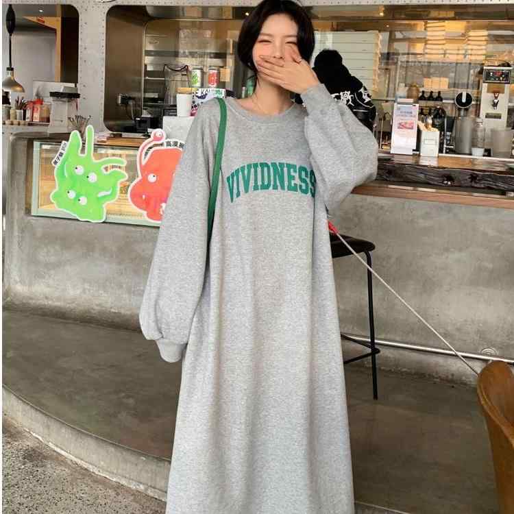 レディース 秋冬 長袖 フード 付き ポケット ロゴ プリント ワイド シルエット 厚手 加暖 コットン 内側 ポリエステル 混紡 ロング 丈 トップス ワンピース グレー ブラック シンプル カジュアル 甘め コーデ 日常使い 暖か 保温 素材 ゆった