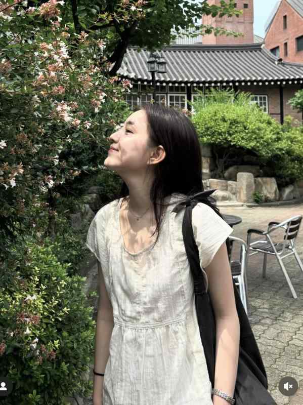 無袖 シャツ トップス 女性用 コットン 素材 丸首 無袖 デザイン レース 花柄 切り替え 森ガール スタイル 米色 夏 接触冷感 吸湿速乾 軽量 日韓 カジュアル 普段使い 通勤 ビッグシルエット 再生繊維 春夏 シーズン