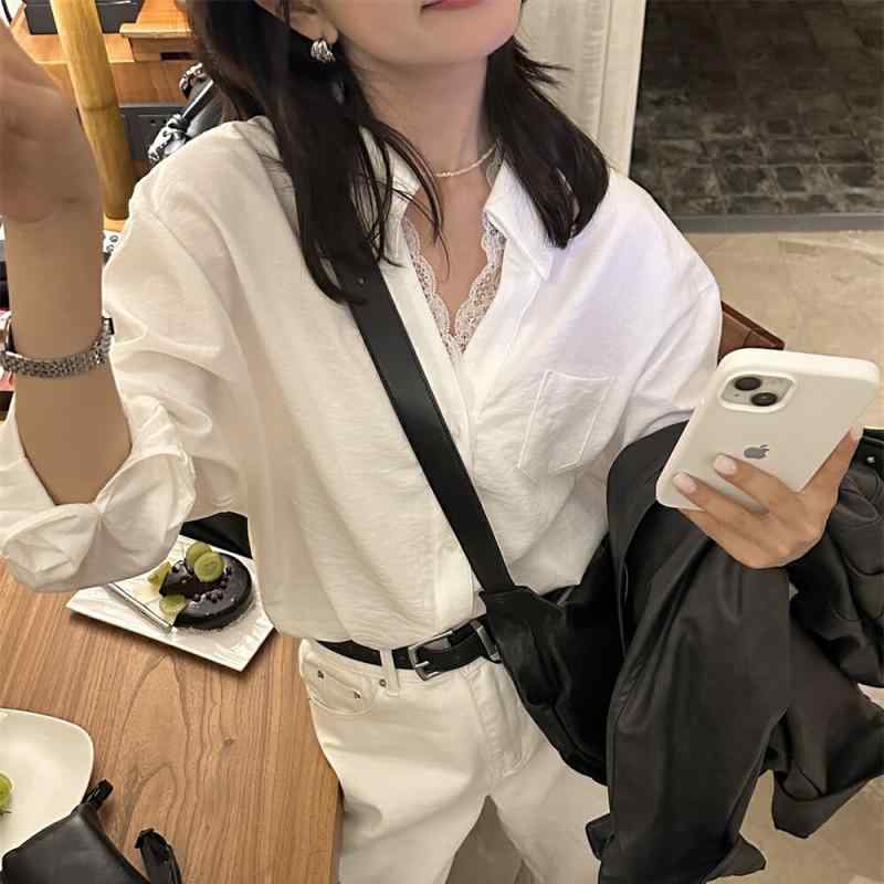 長袖 シャツ トップス 女性用 春夏 韓国風 フレンチスタイル 清新 甘め レース 切り替え 偽ツーピース コットン 素材 ストライプ 柄 ワイドシルエット 普通丈 POLOカラー シングルボタン 長袖 スタイル 軽やか 吸湿速乾 かわいい 普段使い 通
