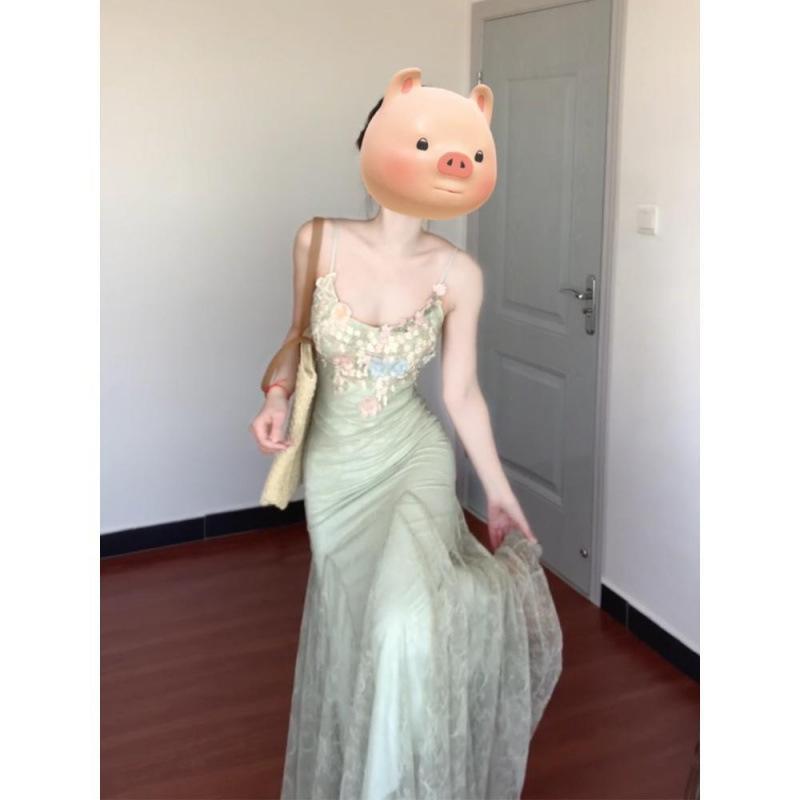ワンピース 女性用 吊り紐 ストラップ ドレス 立体花柄 装飾 修身 フィッシュテール スカート 夏 海辺 バカンス 優しい 風合い 気質 涼感 ポリエステル 生地 清新 スイート スタイル 学院風 軽量 伸縮性 通気性 ピュア カラー ビーチ リゾート