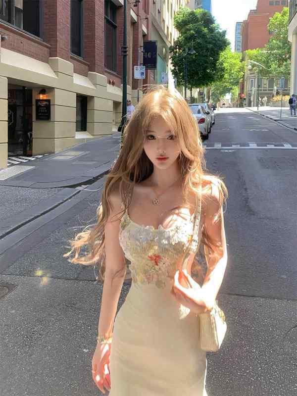 ワンピース 女性用 花柄 レース レースアップ ミディ丈 フィット ハイウエスト スリット 肩ストラップ ウエストライン 無袖 ゆったり トップス スカート セットアップ 切り替え デザイン 接触冷感 ポリエステル ストレッチ 素材 夏 春夏 ピンク ベ