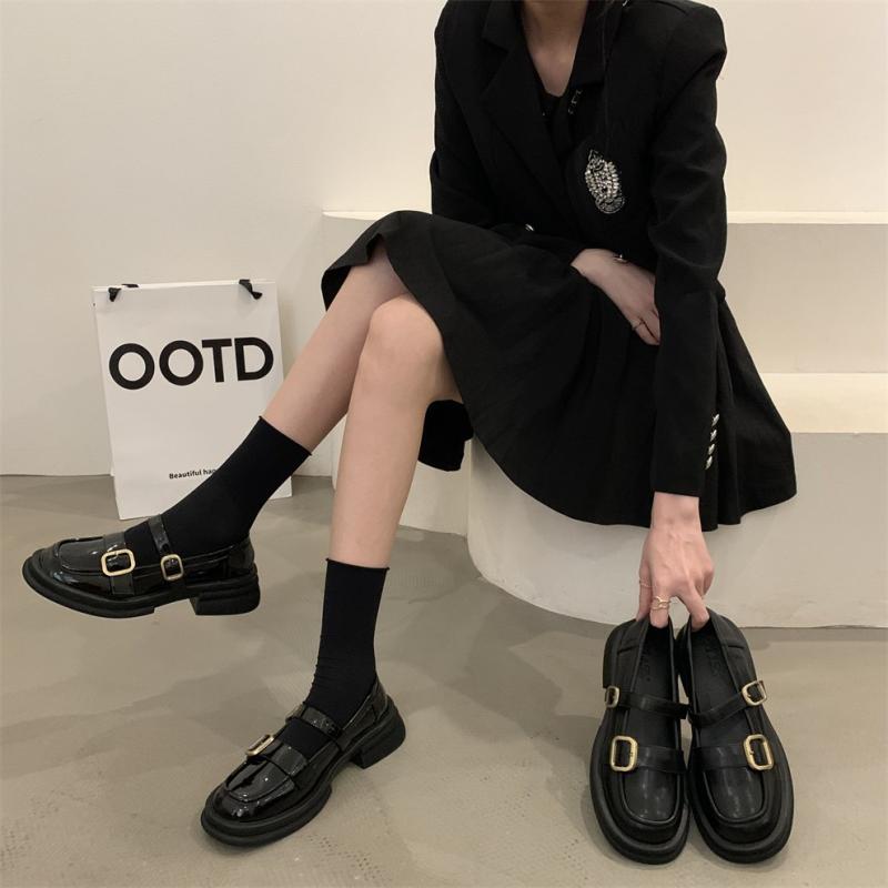 フラットシューズ 女性用 厚底 ローファー メアリージェーン 黒 単色 方頭 方形バックル プー素材 低ヒール 1-3cm 方ヒール 粘着製法 スナップ着脱 甘めスタイル 夏向け 復古風 イギリス調 純色 パイソン調 軽量 快適 普段使い 通勤 通学 シ