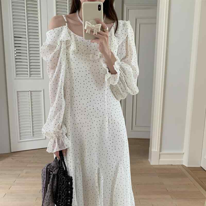 ワンピース 女性用 韓国風 フレンチスタイル ロマンティック 気品 不規則 肩出し デザイン ドット柄 長袖 シフォン ロングドレス ホワイト フレアスカート 一文字領 喇叭袖 中腰 フレア 切り替え プリント 軽やか 通勤 デート 春夏 接触冷感 かわ