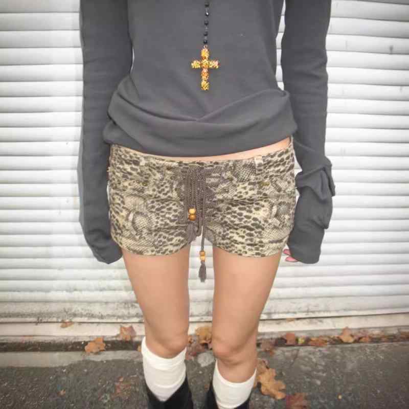 ショートパンツ 女性用 低腰 牛仔 デニム 熱パン ヒョウ柄 豹紋 復古 ストリート 街頭 綿 ポリエステル 混紡 中厚 微弾力 水洗加工 切り替え ビッグシルエット スリム 細身 夏 春夏 カジュアル 普段使い アウトドア
