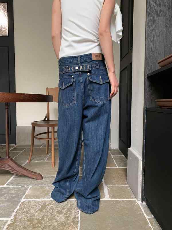 レディース 牛仔パンツ 春夏 ブルー 切り替え デザイン ワイドレッグ ロング丈 低腰 中腰 ボタン ディテール コットン 素材 街頭 カジュアル スタイル 基本 デザイン 通常 厚み 無弾力 個性 ストリート ファッション 東南アジア 向け クロスボー