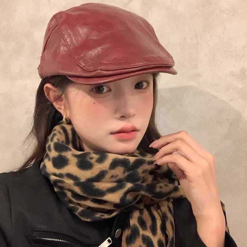 レディース 帽子 美式レトロ PU革 前進帽 画家帽 秋冬 保暖 透気性 遮陽 短檐 丸頂 かわいい 顔周りすっきり 百搭 裏返し可 深紅 ダークブラウン ブラック カーキ 復古 芸術的 英国風 通年使い 軽量 普段使い アウトドア ユニセックス