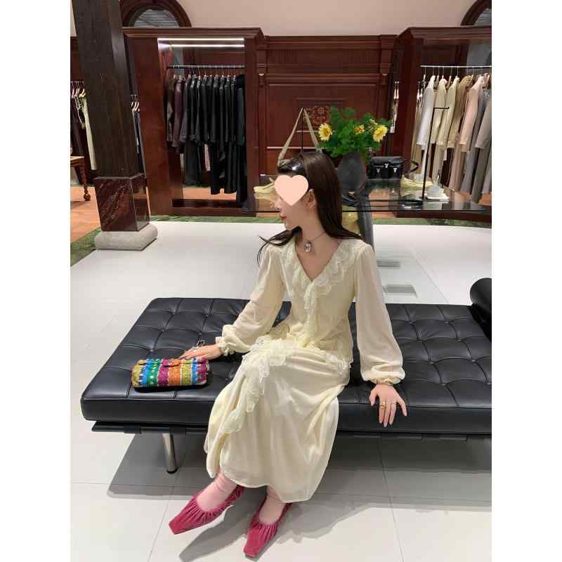 ワンピース 女性用 ロング丈 Vネック ノースリーブ レース 花柄 ベルベット 素材 ミディ丈 純色 米色 秋冬 復古風 軽量 伸縮性 吸湿速乾 通勤用 普段使い カジュアルスタイル 8,401円