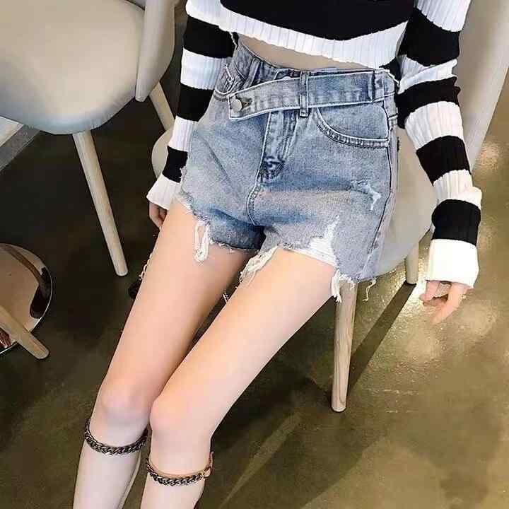 デニム ショートパンツ 女性用 夏 学生向け 韓国風 ワイドレッグ フレア 薄手 綿素材 微弾力 高腰 破れ加工 毛羽立ち スリム効果 軽量 通勤 普段使い 都市スタイル 気品 浅ブルー 切り替え 再生繊維 ハイウエスト ビッグシルエット