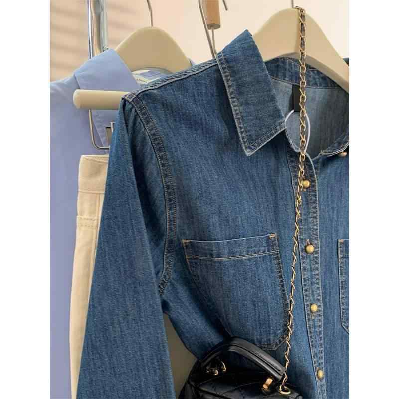 レディース シャツ トップス 牛仔布 コットン 長袖 ポロカラー 単排多扣 ワイドシルエット ゆったり ヴィンテージ加工 ボタン デザイン 気質 通勤 普段使い 都市風 牛仔ブルー 秋 秋冬 レイヤード 軽量 伸縮性 吸湿速乾 切り替え クラシック 洗練
