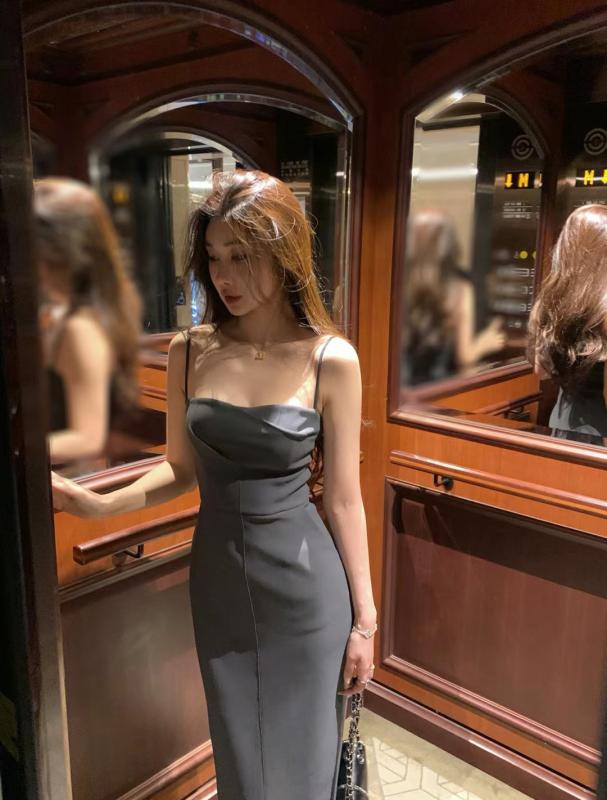 ワンピース 春夏 レディース 吊り紐 ワンピース ワンショルダー ネックライン プリーツ ロング丈 ミドル丈 ハイウエスト ボディコン 包み込み スカート ポリエステル 単色 無袖 セットオン プルオーバー シンプル 日韓 カジュアル スタイル 桜花 ピ