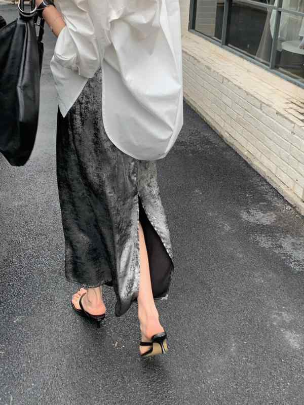レディース スカート 半身スカート プリーツスカート ミッドレングス シルバー ゴールド 光沢 ポリエステル 再生繊維 伸縮性 ウエストゴム 開き サイドスリット ゆったりシルエット 日韓カジュアル 普段使い 軽量 春夏
