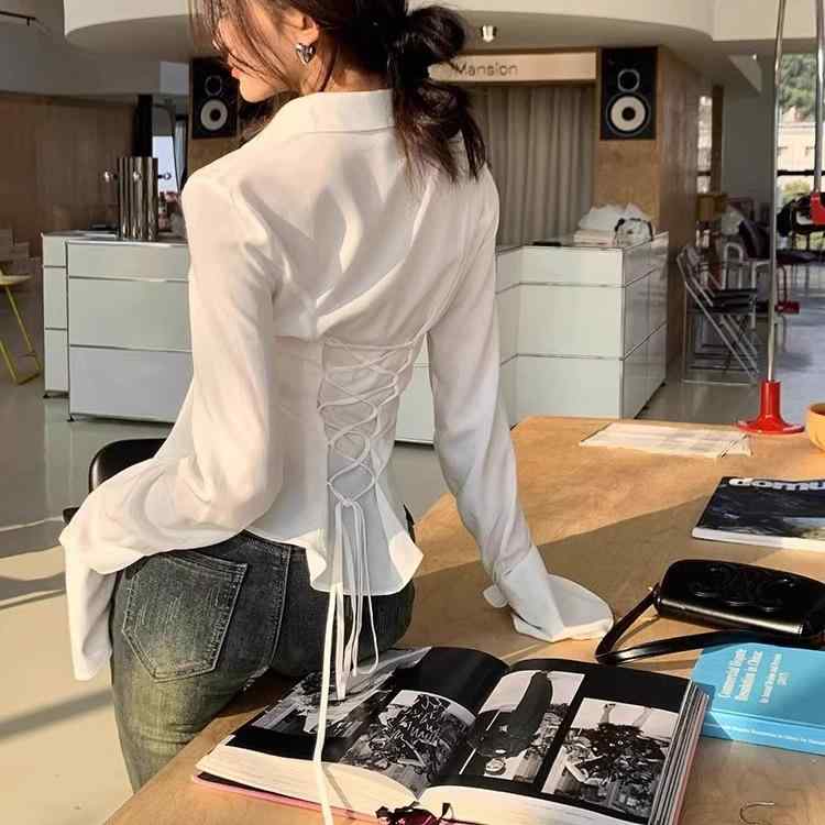 レディース 長袖 シャツ 喇叭袖 フレアスリーブ 収腰 デザイン トップス 薄手 ポリエステル 修身 フィット シャツカラー 開襟 単排ボタン バインダー ベルト 春秋 秋 春 快適 ゆったり 私服 洗練 スタイル 白色 ブラック