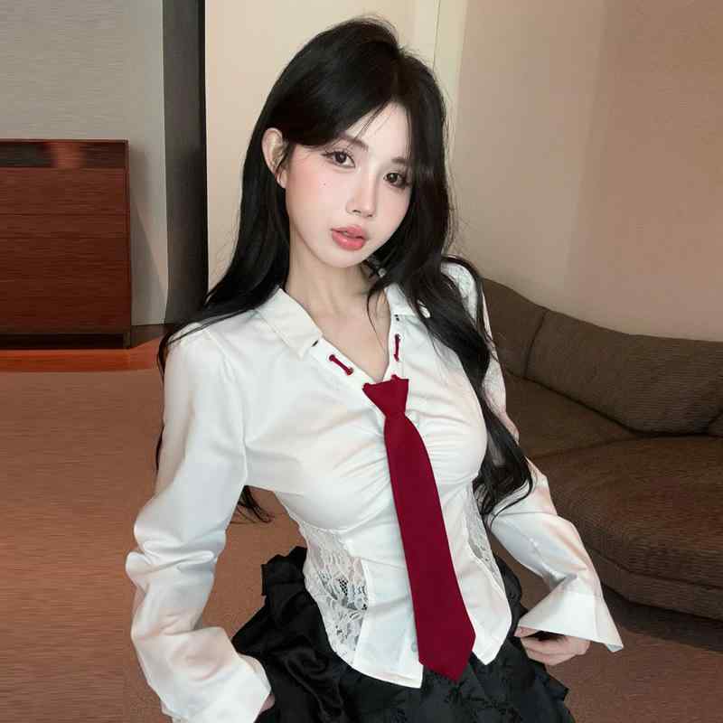 シャツ 女性用 法式 レース 甘め スパイシー スタイル 修身 長袖 トップス ポリエステル 素材 ピュアカラー 切り替え デザイン ポロカラー 短丈 気質 通勤風 セクシー ブラック リボン 赤 リボン 軽量 伸縮性 吸湿速乾 春夏 シーズン