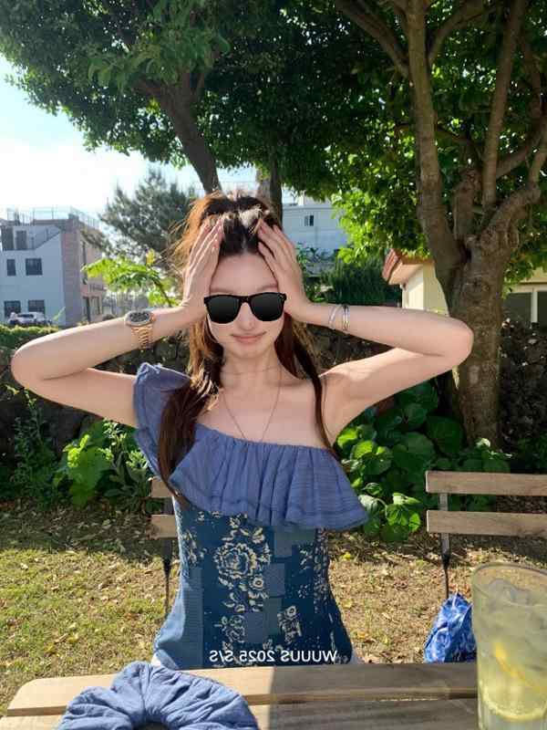 レディース トップス シャツ ワンピース 夏 春夏 接触冷感 ポリエステル フレッシュフラワー柄 セットイン ロングスリーブ スリーブレス ボディフィット ショート丈 ボートネック ハンドメイド ストラップ 肩掛け タイプ 切り替え デザイン 白色 ブル