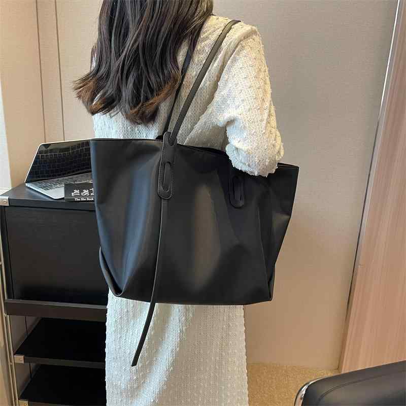 トートバッグ レディース 秋冬 大容量 かき色 ブラック 牛津布 横型 方形 ソフト 車縫線 撞色 切り替え 都市 シンプル 日常使い 肩掛け 手提げ 収納 機能的 軽量 人気