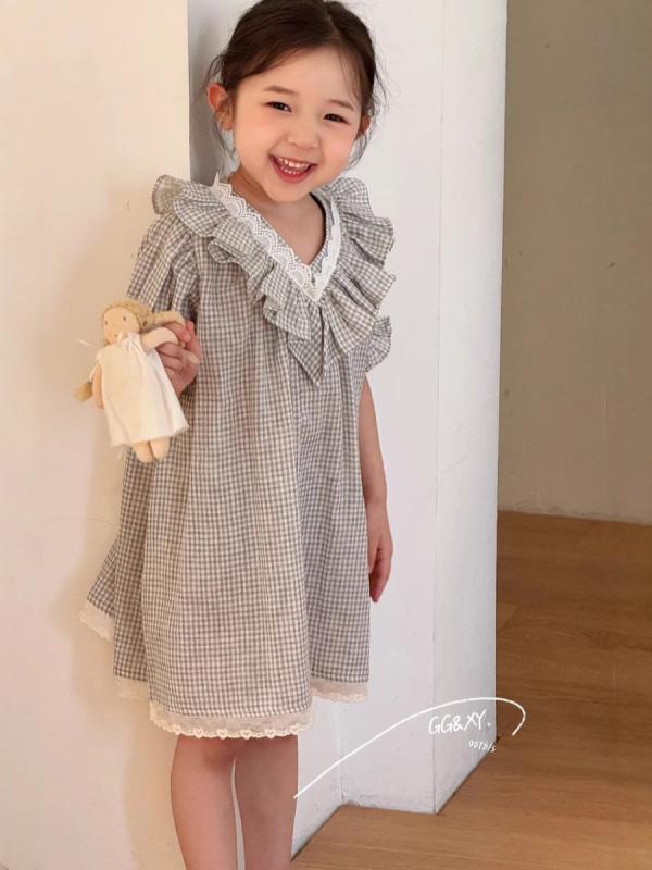 女児 連衣裙 女の子 キッズ ワンピース 夏 春夏 短袖 綿 100% コットン 柔らか素材 透気性 吸湿速乾 格子柄 灰白 チェック柄 プリンセススカート 花辺 ラッフル ハート型 かわいい 日常使い 遊び着 軽量 切り替えデザイン 3～8歳 中小童