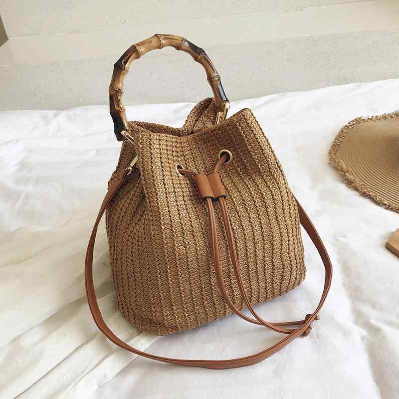 草編 バッグ 女性用 春夏 ハンドバッグ ショルダーバッグ 斜めがけ 竹節 デザイン 水筒型 小型 軽量 合成編織 織り ストリート ファッション 日常使い 白色 ベージュ ブラウン ソフト シングルストラップ 立体ポケット ドローストリング バックル