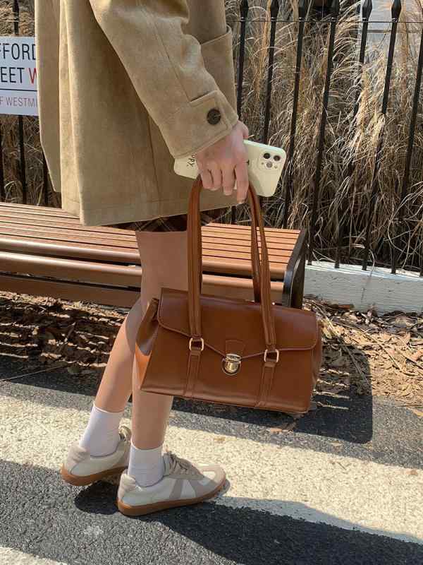 秋冬 女性用 腋下バッグ ショルダーバッグ 鞄 ミディアムサイズ 横型 方形 ブラウン ワインレッド ブラック PU素材 ステッチ プレミアム感 カジュアル ストリートファッション 日常使い 復古 軽量 シングルショルダー ハンドバッグ トレンド