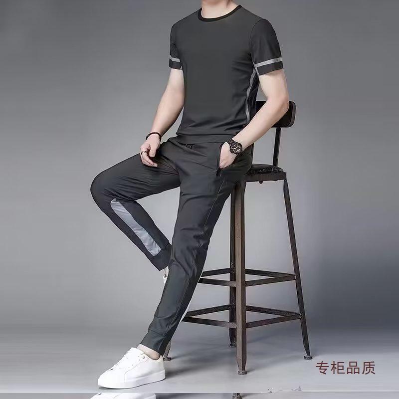 メンズ 夏季 スポーツウェア セット 短袖 Tシャツ ロングパンツ ゆったりシルエット 港風 2点組 薄手 コットン混紡 ポリエステル85% ブラック グレー 韓国風 レイヤード可能 軽量 通気性 吸湿速乾 普段使い 街着 カジュアル アクティブ 休日ス