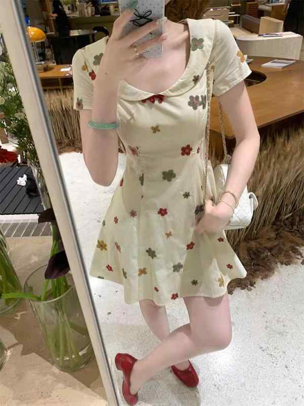 ワンピース レディース 夏 春夏 かわいい 学院風 フレンチ風 短丈 切り替え セットインショートスリーブ Uネック 中腰 ポリエステル 接触冷感 アイボリー ピーチカラー 清新 甘め 軽量 吸湿速乾 普段使い 通学 通勤 爽やか 花柄 プリント フレア