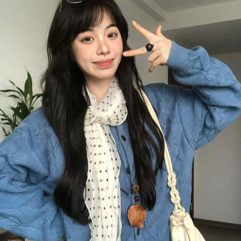 スカーフ 女性用 韓風 インスピレーション 木の耳エッジ ホワイト ドット プリント シルク調 雪? 素材 復古 スタイル 高級感 芸術的 気質 薄手 軽量 百搭 デザイン かわいい 甘め クリーン プリント 刺繍 加工 冬 冬用 巻き方 自由 長さ 約 4,475円