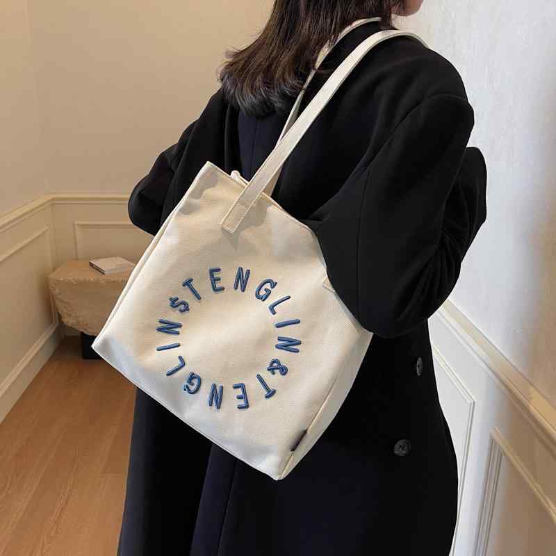 トートバッグ レディース 春夏 帆布 大型 学生 手提 単肩 黒 米白 カーキ 縦型 方形 ジッパー 開閉 携帯ポケット 内ポケット ポリエステル 裏地 中軟 肩紐 二本 日常 使い トート キャンバス 刺繍 アルファベット 縫い目 トレンド ソフト 縦