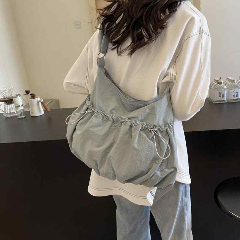 斜めがけバッグ 女性用 春夏 ナイロン 横型 大きめ 純色 車縫線 褶?デザイン ソフト シングルストラップ ジッパー開閉 ジッパー内ポケット 日常使い かわいい スタイル 米白色 ブルー ピンク グリーン ブラック 学生 通学 軽量 通勤 普段使い 吸