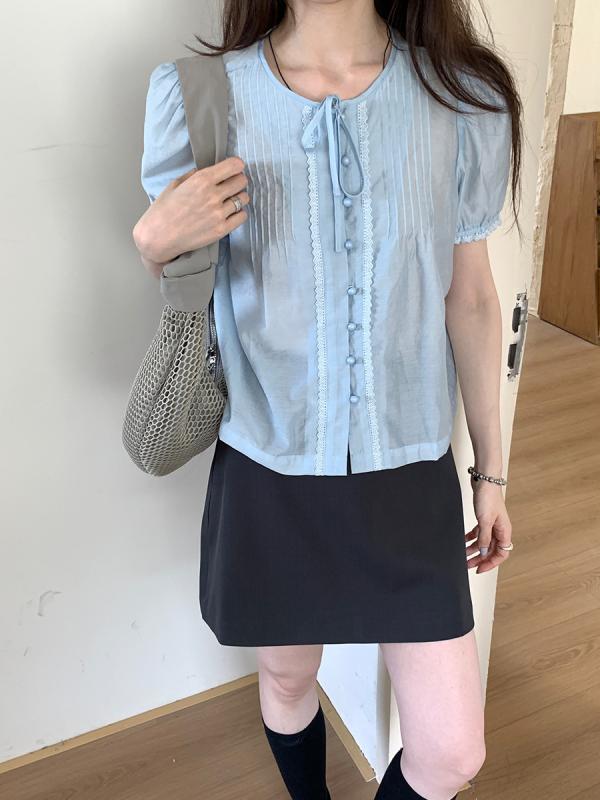 レディース 短袖 シャツ 泡泡袖 プリーツ 蝶結び リボン 紐 切り替え デザイン 接触冷感 再生繊維 丸首 ボタン 韓国風 日常使い 夏 ブルー ホワイト トップス ブラウス