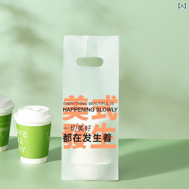 飲料 テイクアウト 袋 外売 包装 透明 プラスチック 手提げ袋 使い捨て シングルカップ ダブルカップ クアッドカップ マット加工 ホルダー付き 耐久性 便利 日常使い 通勤 軽量 薄手 50個パック