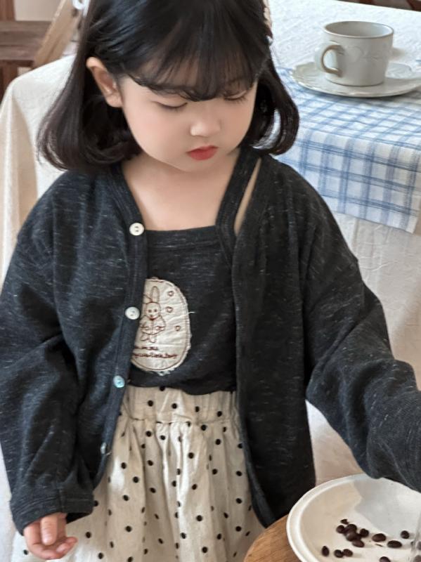 女児 開衫 外套 スカート セット 春秋 長袖 コットン 柔軟 かわいい プリンセス トレンド 米灰 吊り下げ トップス 組み合わせ 日常着 通学用 3～8歳 90～130cm 純色 カードゥ シングルボタン 普通厚 無フード B級安全 浙江産 ミックス