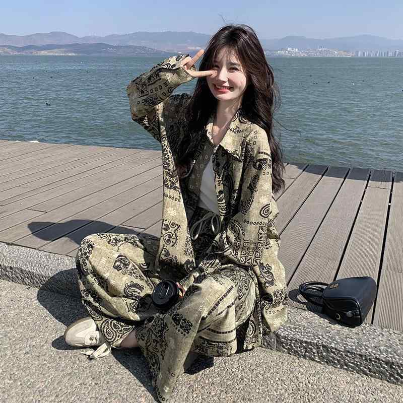 レディース 春夏 セットアップ シャツ ジャケット ワイドパンツ 気質 通勤 スタイル 印花 プリント デザイン 軍緑色 ロングパンツ 長袖 ポリエステル 素材 95%以上 ゆったり シルエット 長袖 トップス ボトムス 組み合わせ 軽量 通勤用 普段使|フォークBR