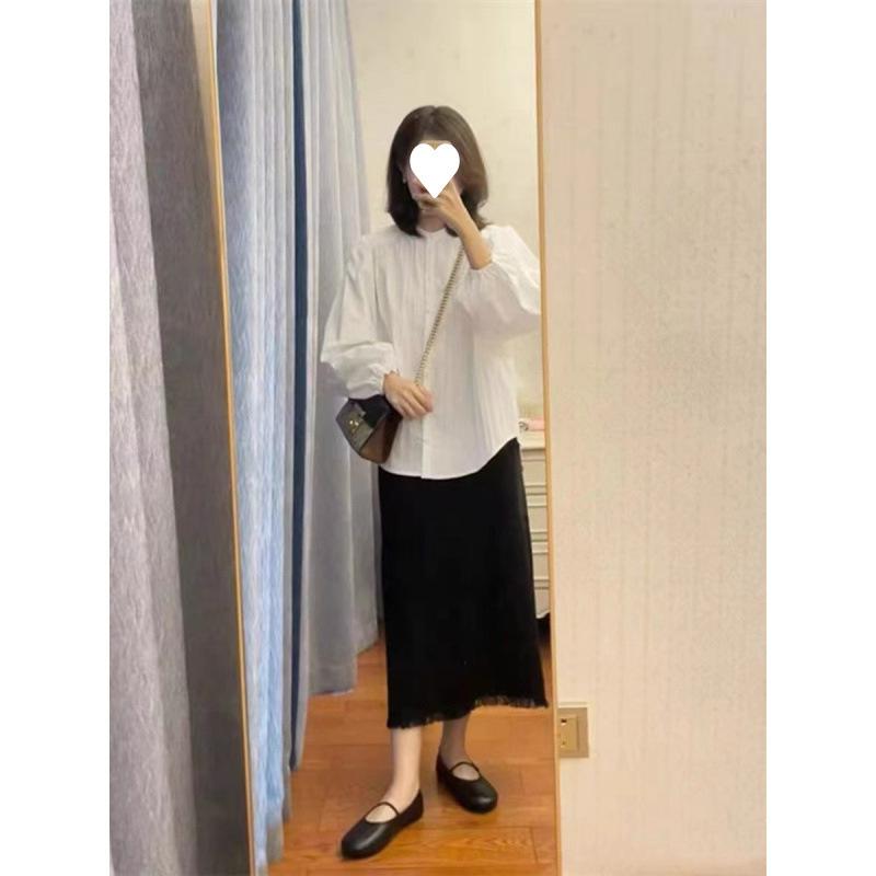 秋冬 レディース セットアップ 白色 ゆったり ブラウス 花弁袖 長袖 フレンジ ミディスカート 切り替え デザイン ?? 混紡 ポリエステル 素材 通勤 気質 スタイル 快適 ゆったり シルエット ミッドレングス スカート ブラック トップス ボトムス