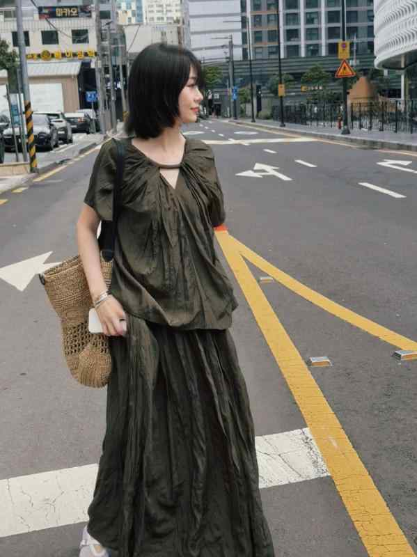 プルオーバー 成人女性用 春夏 V素っ首 短袖 トップス ポリエステル混紡 当たること冷感 軽さ 透け感 肌ざわり似つかわしい 褶?ひな型 分かりやすい 北欧風 ゆったり影ぼうし 挿肩袖 染めつける製作 通い用 人となり 心ゆかしい 普段使い走り 吸湿速乾 伸縮性 純色 決まり切った丈 白いこと 墨緑